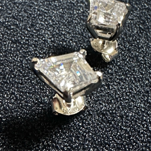 925 Silver Diamond Cut White Cubic Zirconia Studs Earrings - Picture 3 of 12
